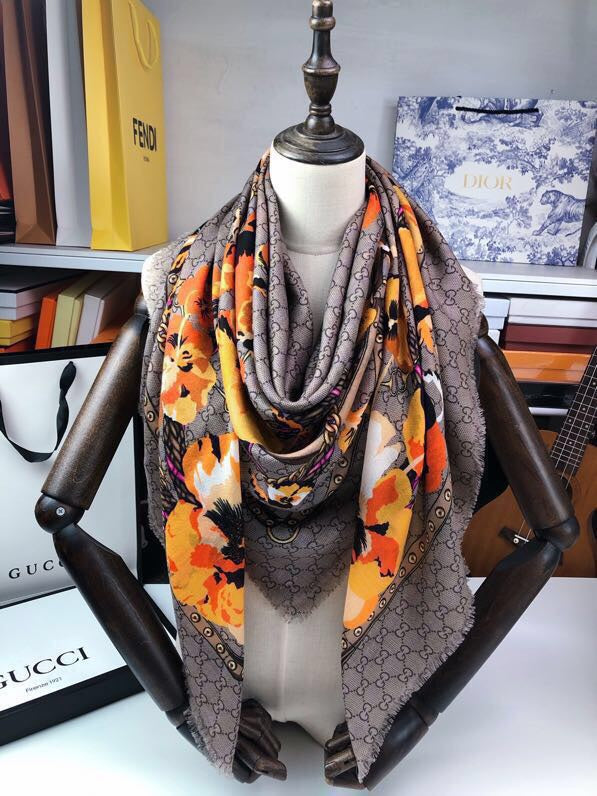 GUCCI 25S SCARF 140 IN CASHMERE 740372