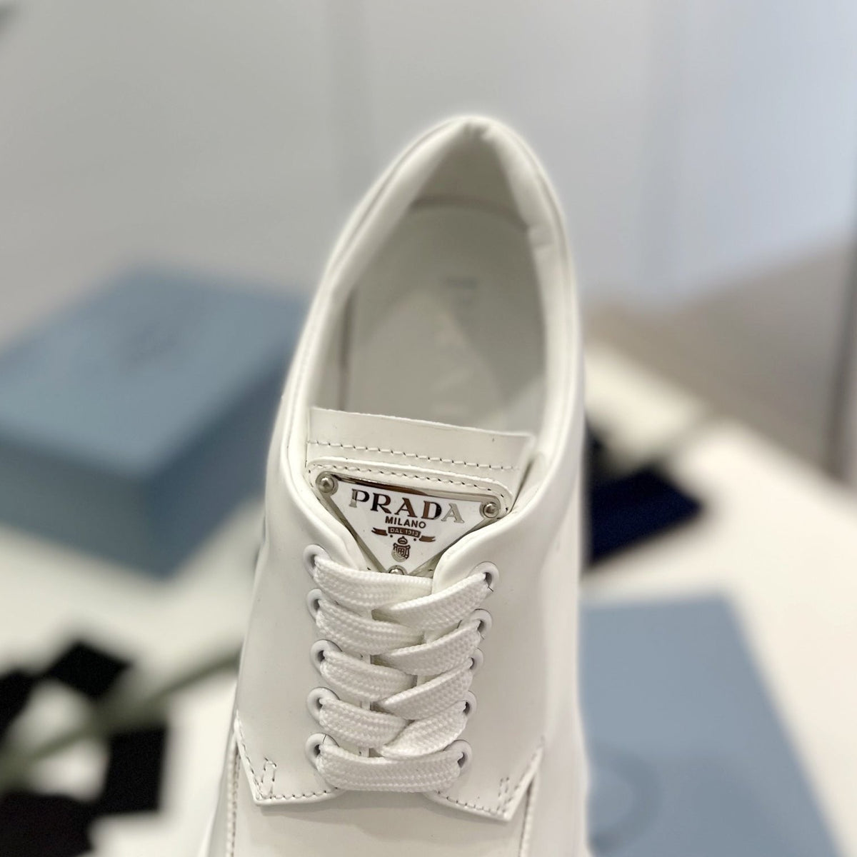 PRADA MONOLITH LACE-UP LOAFER IN WHITE CALFSKIN ATTACHED TRIANGLE LOGO
