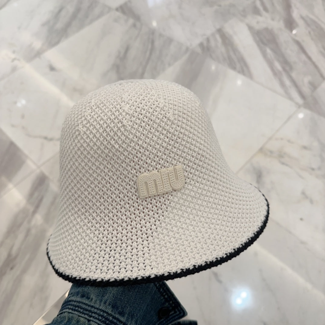 MM BUCKET IN WHITE MESH FABRIC