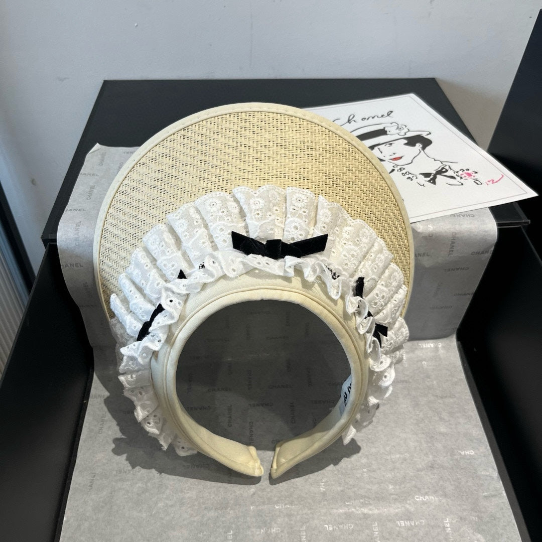 MM OPEN-TOP STRAW HAT IN LIGHT BEIGE MIX WHITE EYELET FABRIC