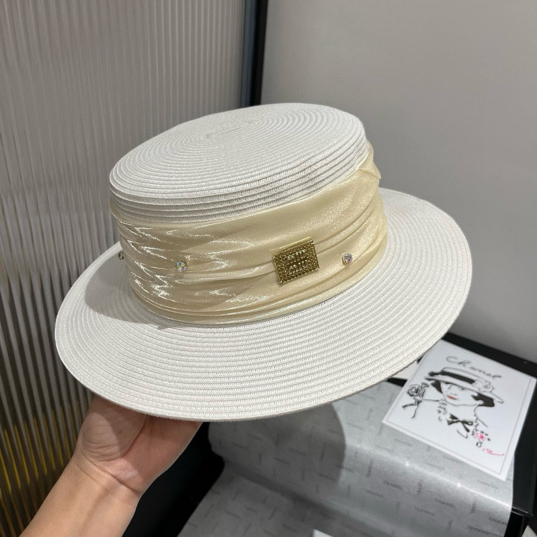 MM STRAW HAT IN WHITE WITH RHINESTONE EMBELLISHED