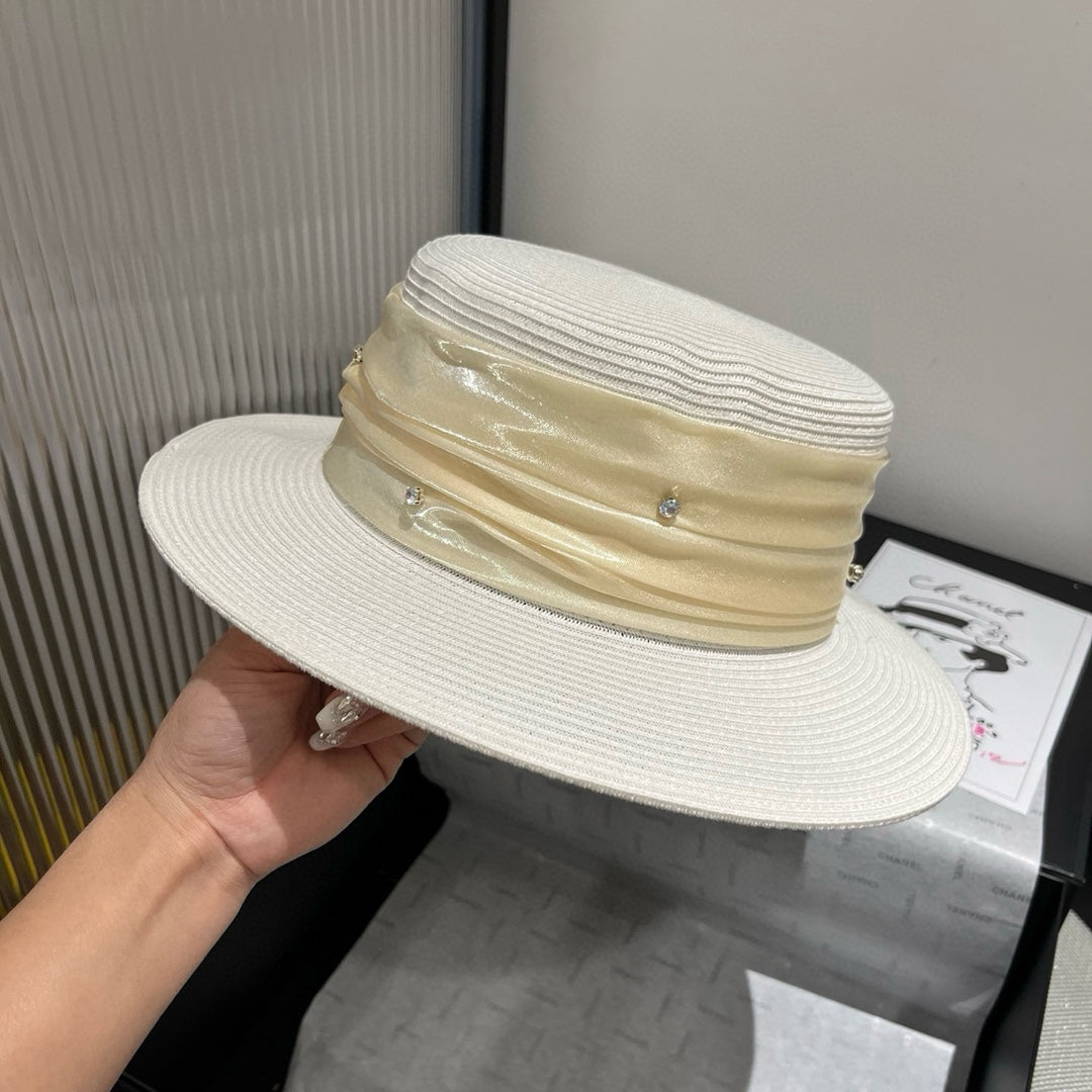 MM STRAW HAT IN WHITE WITH RHINESTONE EMBELLISHED