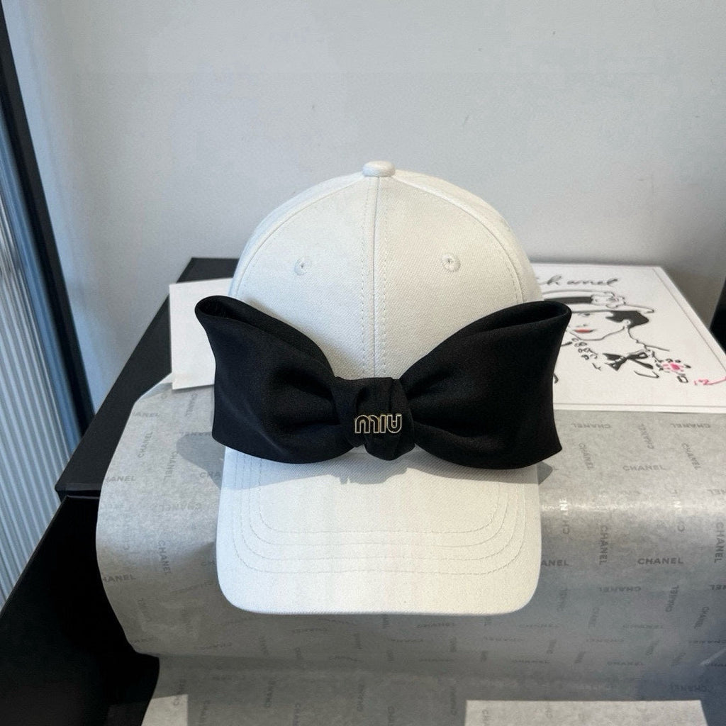 MM BASEBALL CAP IN WHITE FABRIC WITH LARGE BLACK BOW