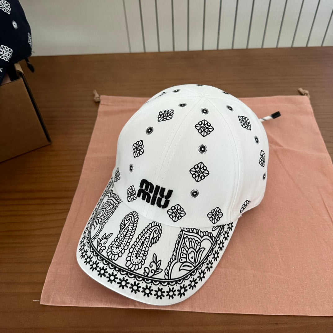 MM BASEBALL CAP IN WHITE WITH BLACK EMBROIDERED PATTERN