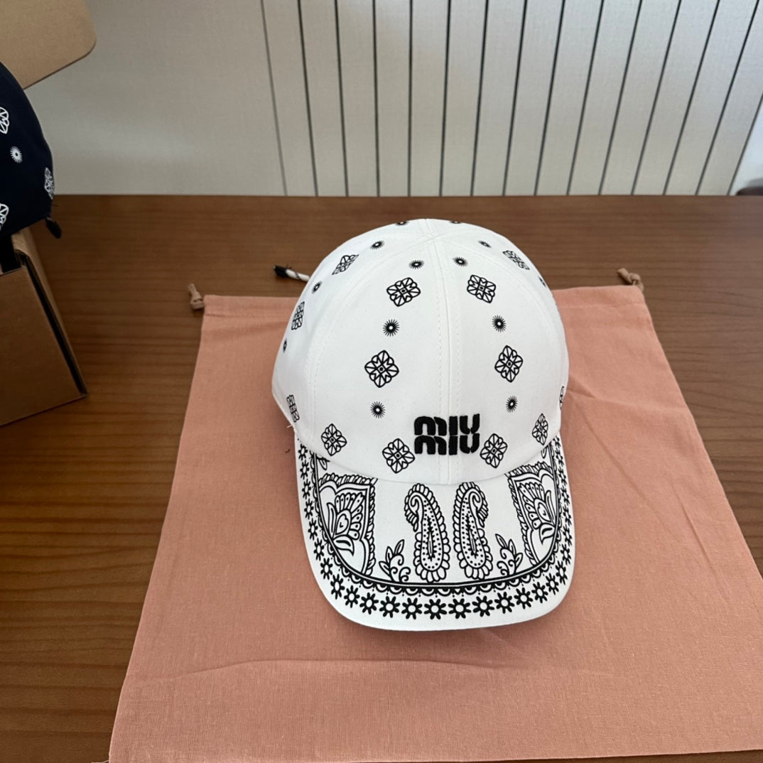 MM BASEBALL CAP IN WHITE WITH BLACK EMBROIDERED PATTERN