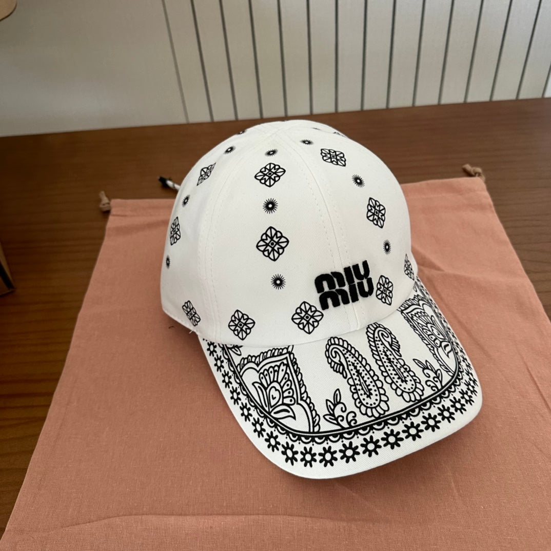 MM BASEBALL CAP IN WHITE WITH BLACK EMBROIDERED PATTERN