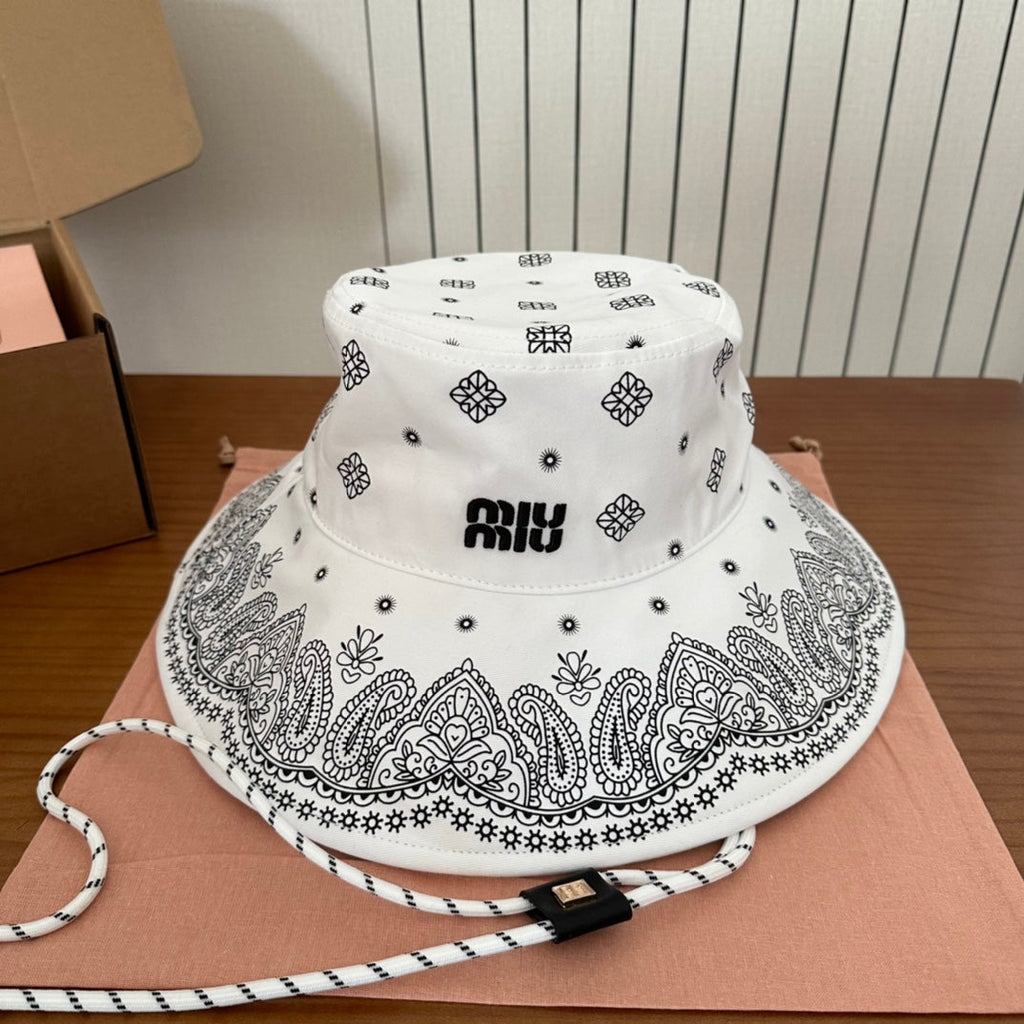 MM BUCKET IN WHITE FABRIC WITH BLACK EMBROIDERED PATTERN