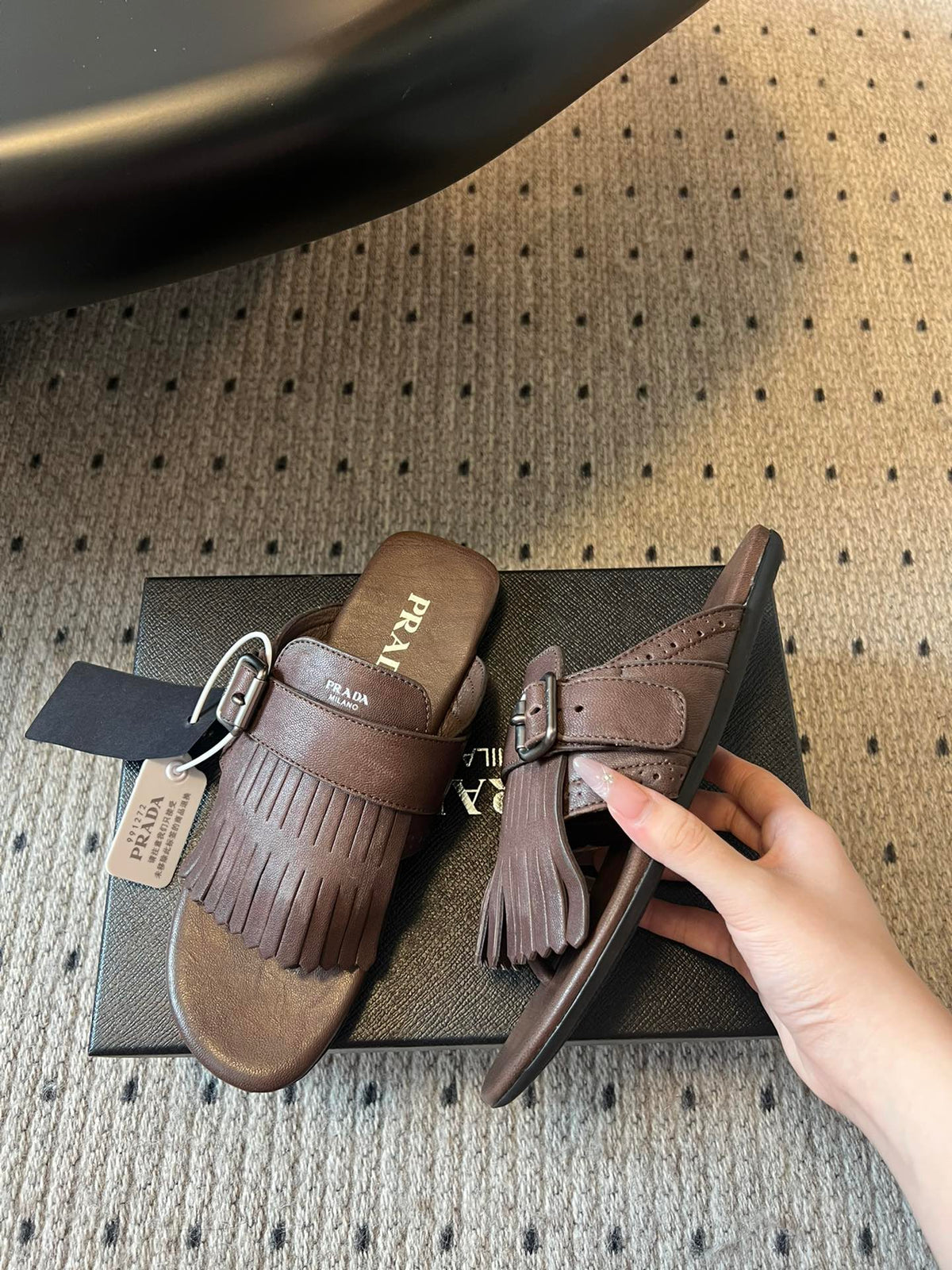 PRADA 25S SHUFFLE LEATHER THONG SANLS IN BROWN CALFSKIN