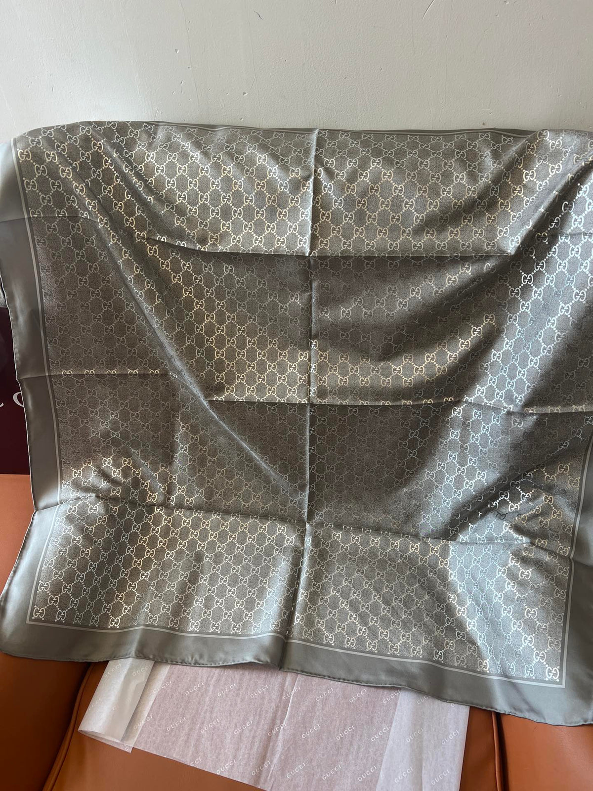 GUCCI 25S SCARF 90 IN SILK 697668