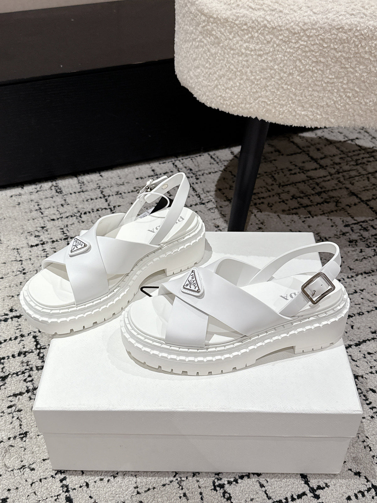 PRADA 25S CRISSCROSS SANLS IN WHITE CALFSKIN LOGO
