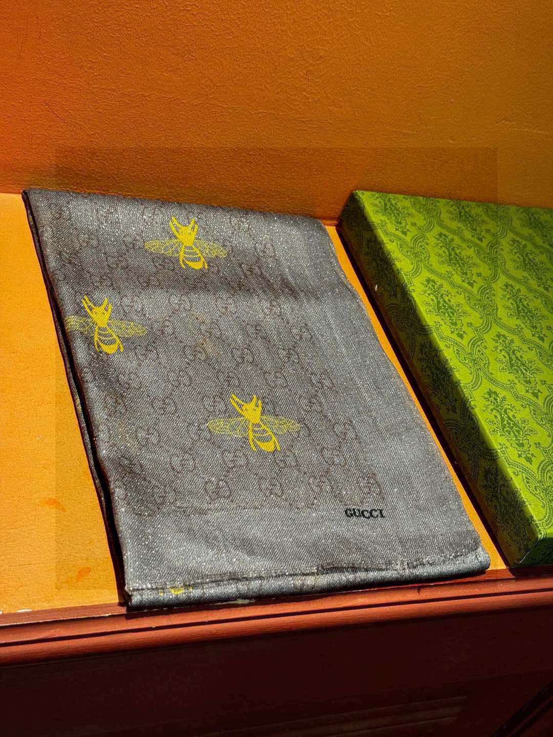 GUCCI 25S SCARF 200 IN CASHMERE SILK 692966
