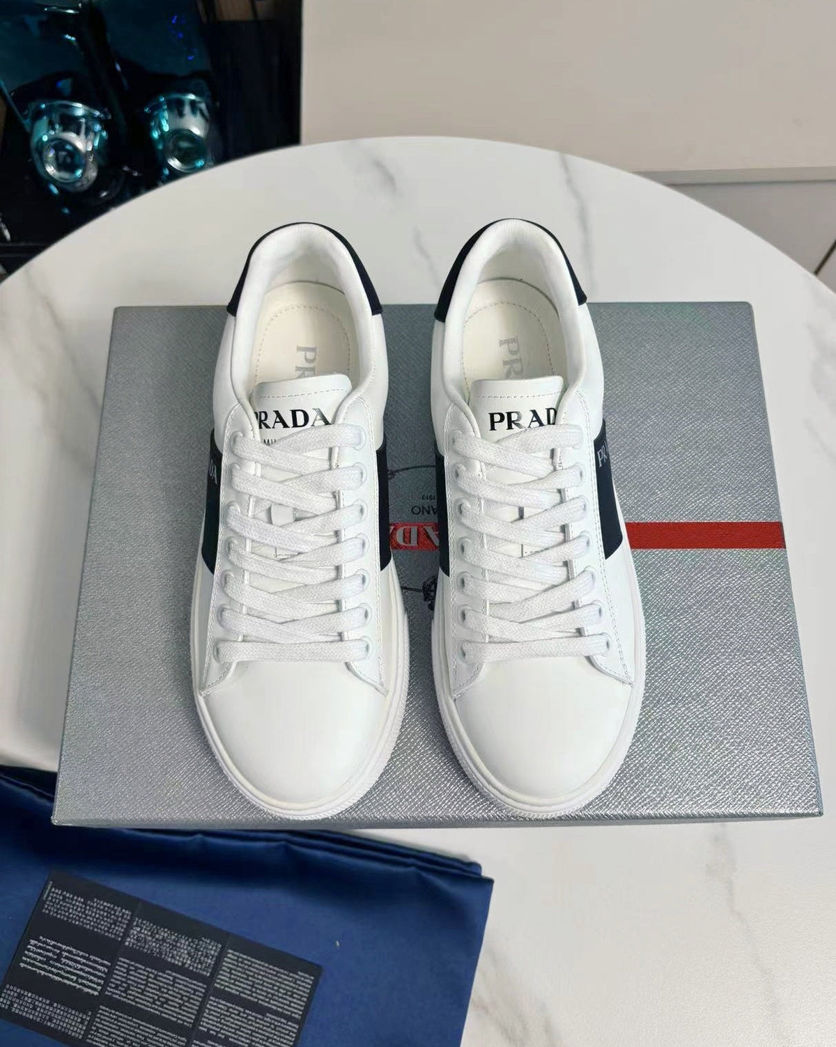 PRADA 25S LEATHER LOGO OUTLET SNEAKERS BLACK AND WHITE CALFSKIN