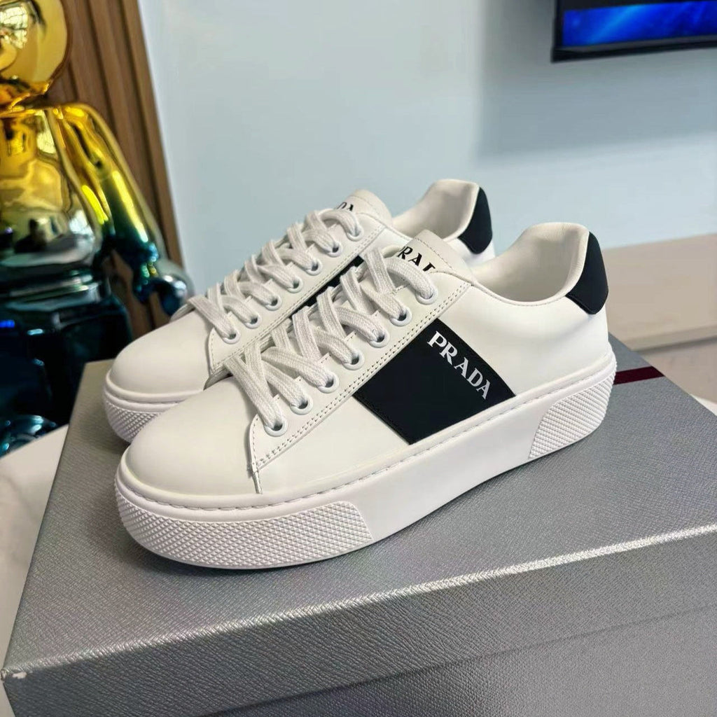PRADA 25S LEATHER LOGO OUTLET SNEAKERS BLACK AND WHITE CALFSKIN