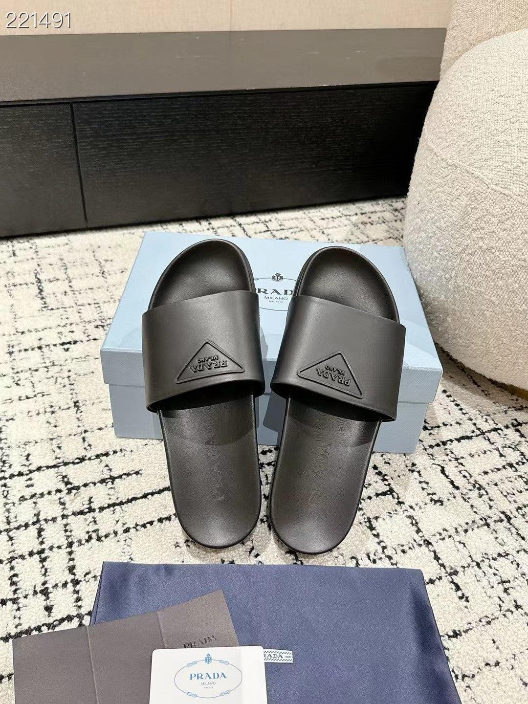PRADA 25S RUBBER SLIDE IN CHARCOAL CALFSKIN WITH LOGO