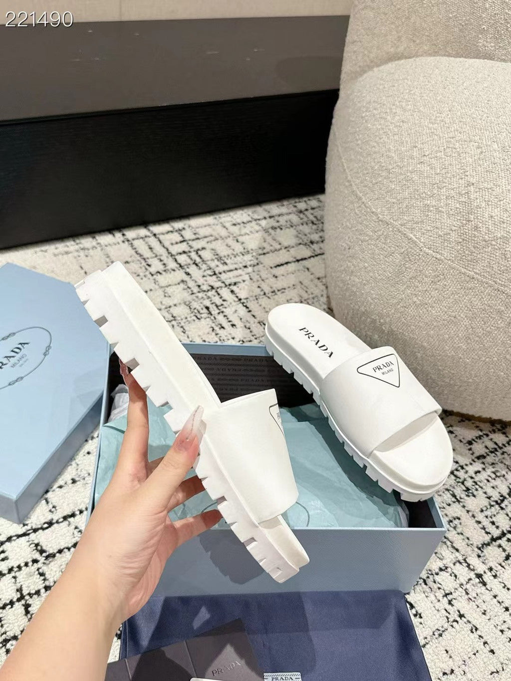PRADA 25S RUBBER SLIDE IN WHITE CALFSKIN WITH LOGO