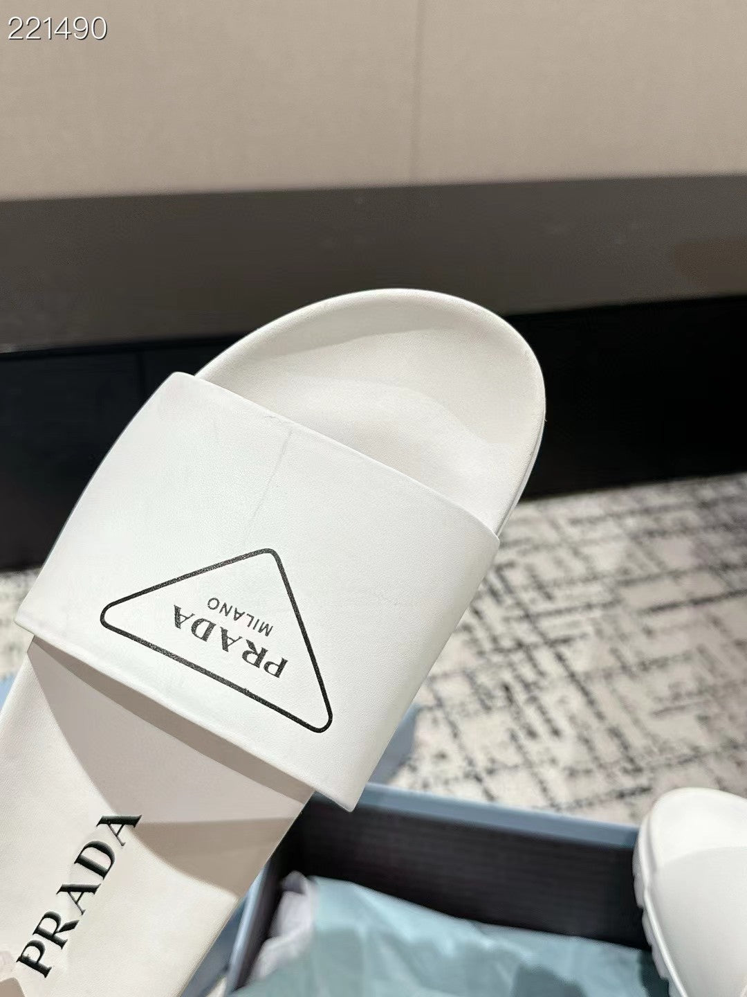 PRADA 25S RUBBER SLIDE IN WHITE CALFSKIN WITH LOGO