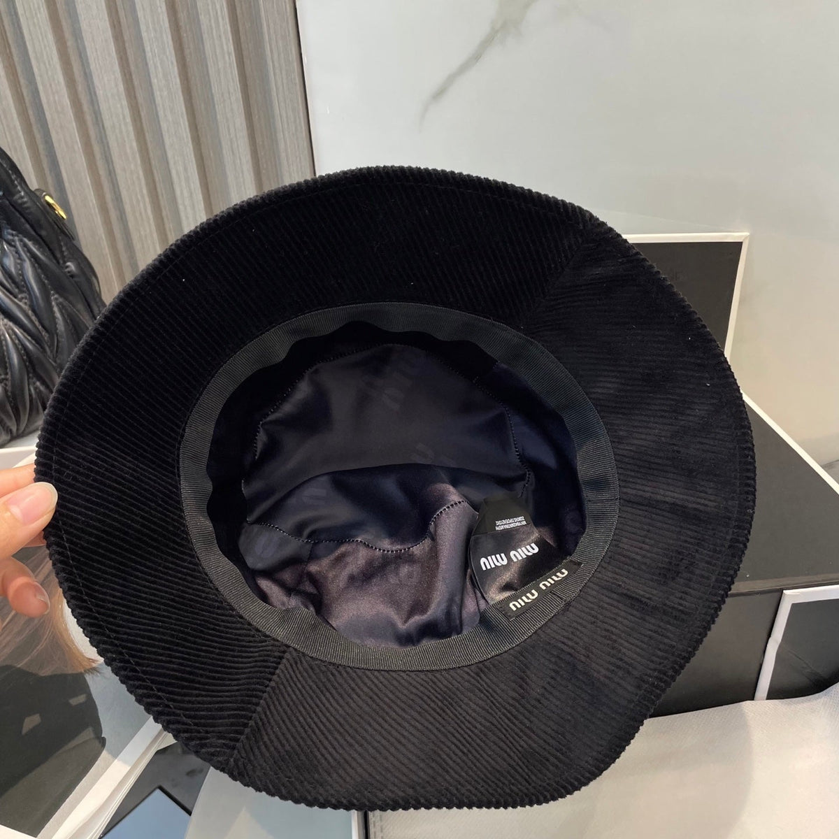 MM BUCKET IN BLACK VELVET WITH LOGO