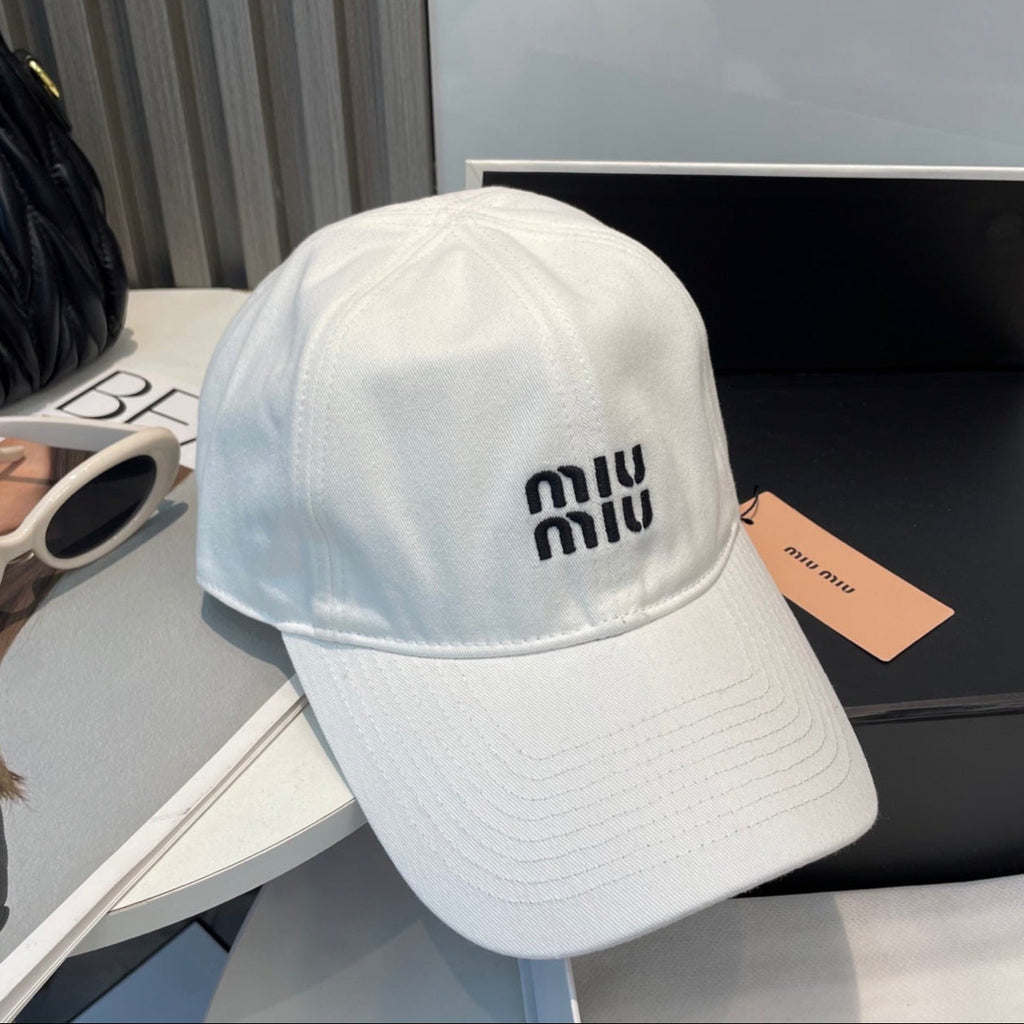MM BASEBALL CAP IN WHITE FABRIC BRAND EMBROIDERY