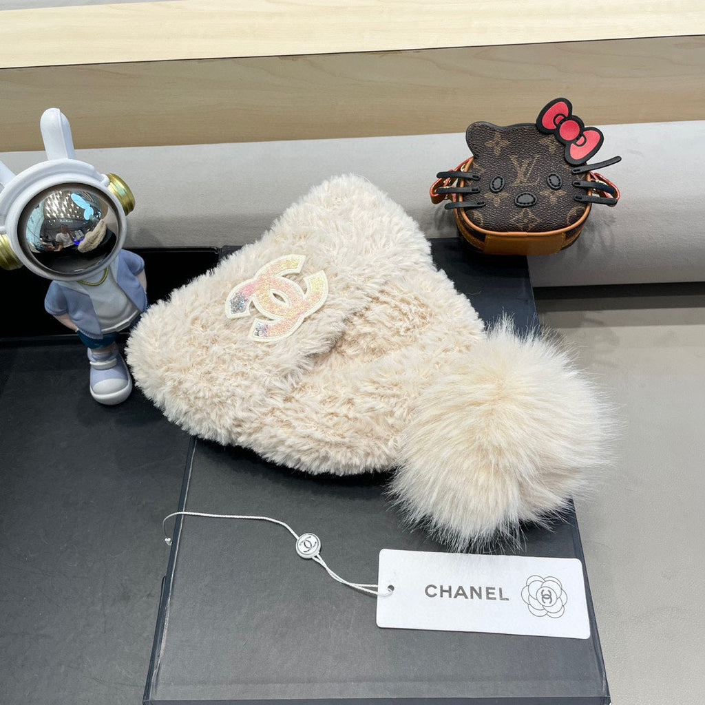 CHANEL BEANIE HAT IN WHITE CREAM SOLF FLEECE 419711