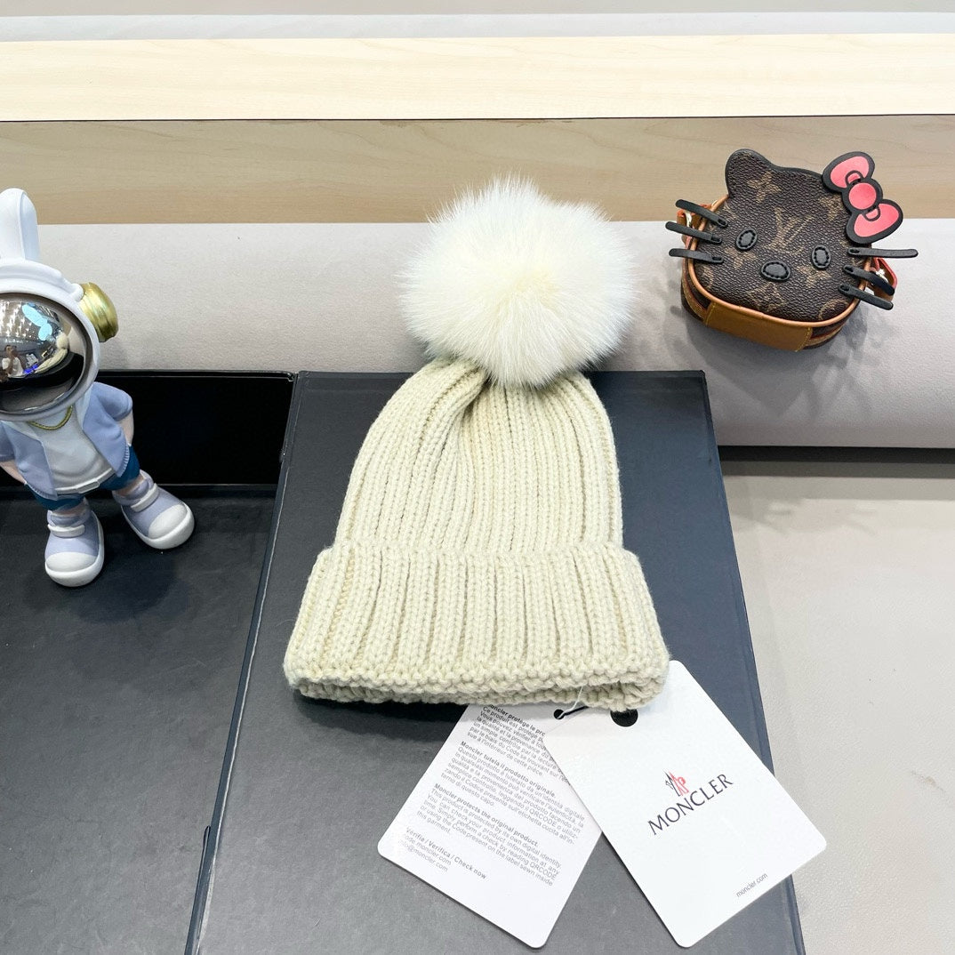 WOOL BEANIE WITH POM POM BEIGE 435048