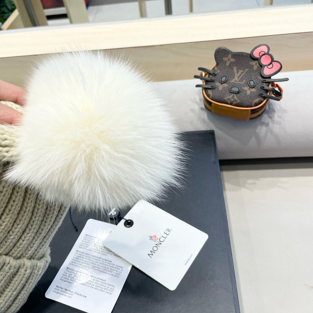 WOOL BEANIE WITH POM POM BEIGE 435048