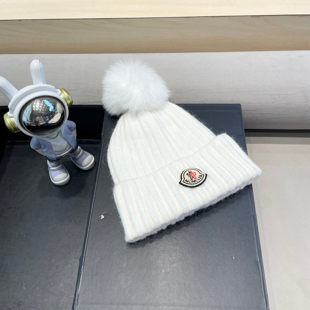 BEANIE HAT IN WHITE WOOL WITH POM POM 438106