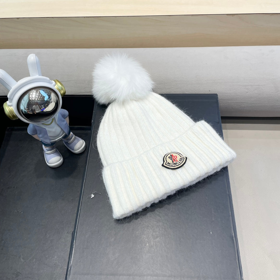 BEANIE HAT IN WHITE WOOL WITH POM POM 438106