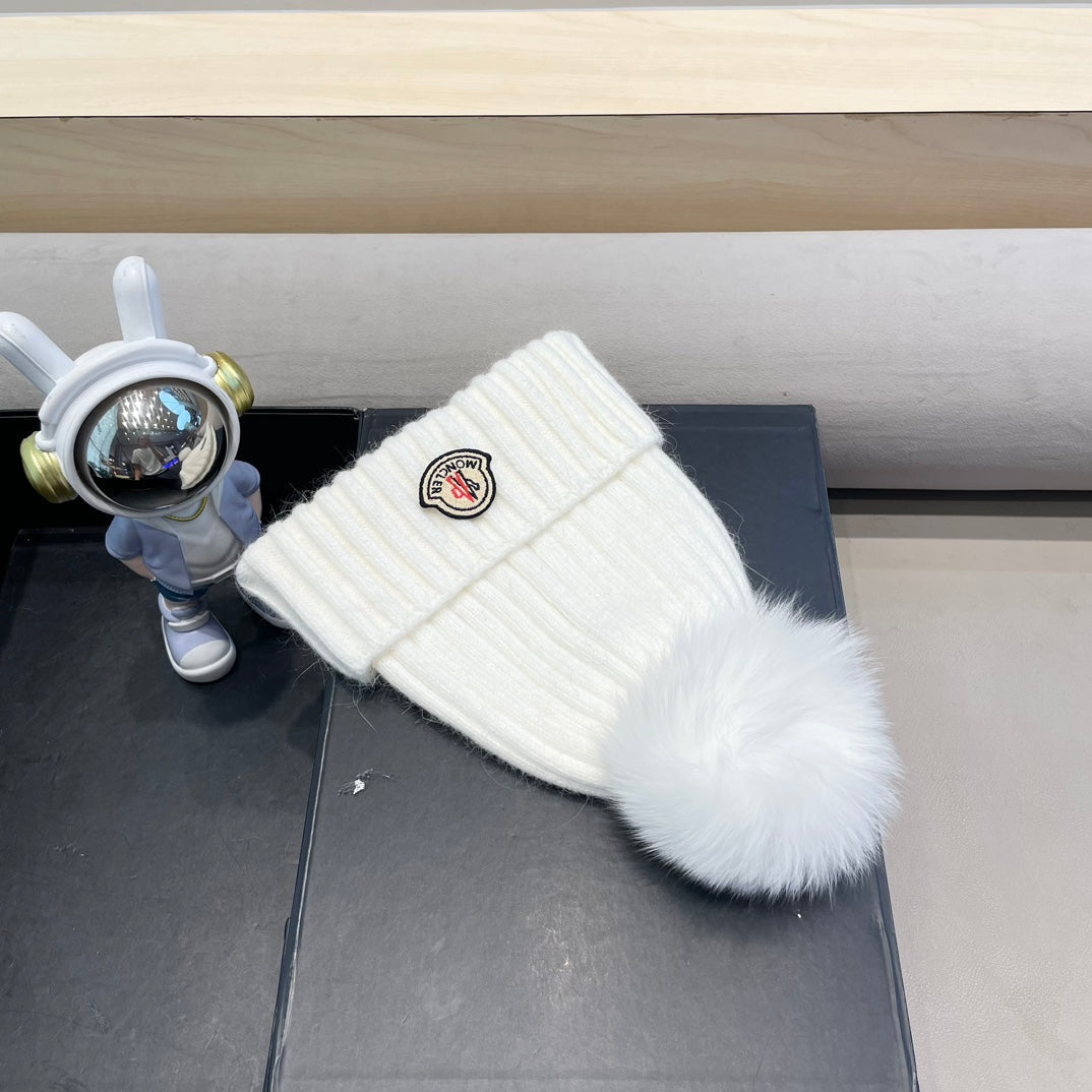 BEANIE HAT IN WHITE WOOL WITH POM POM 438106