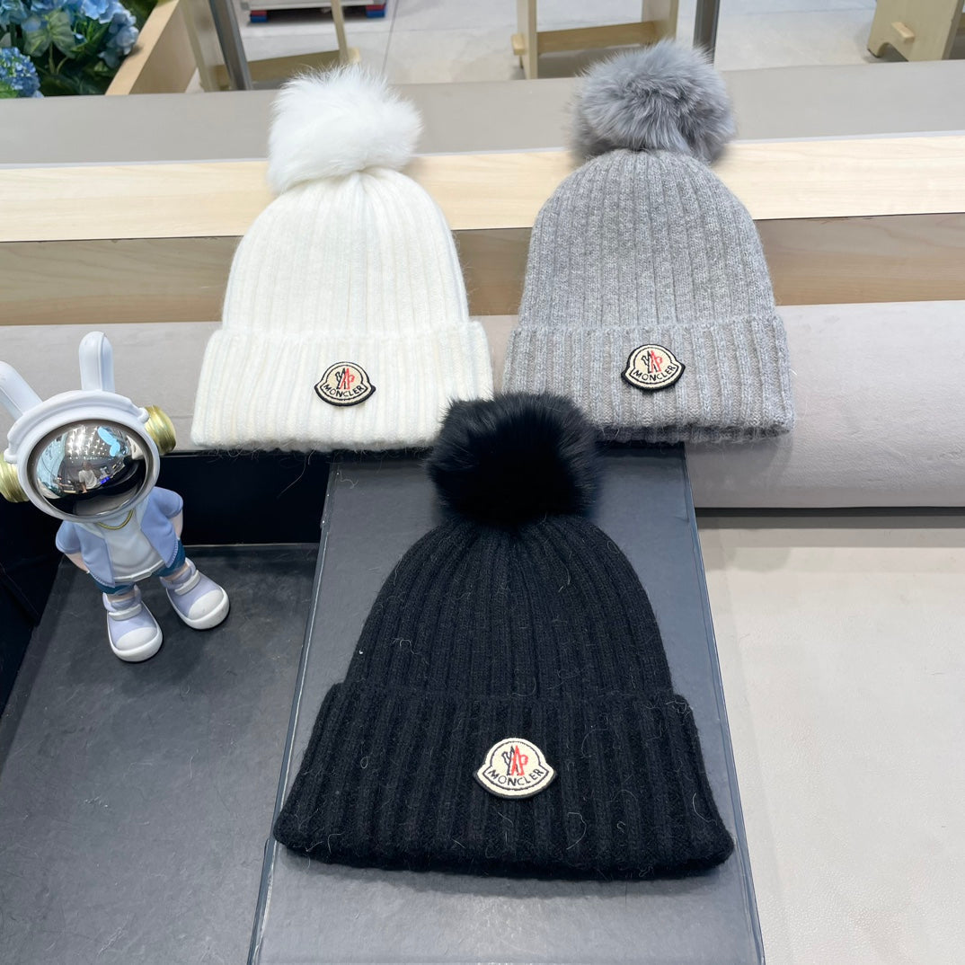 BEANIE HAT IN ASH GRAY WOOL WITH POM POM 438107