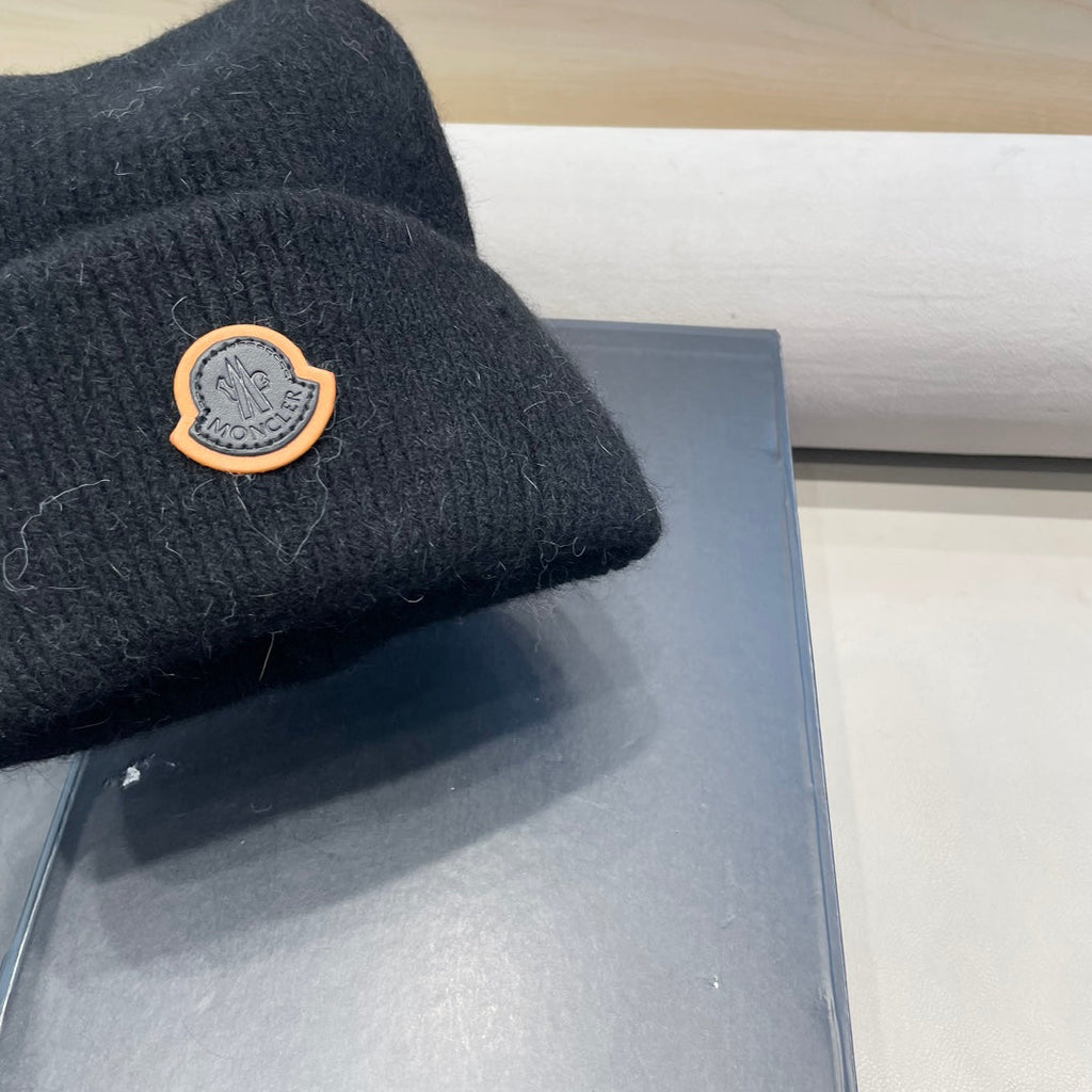 BEANIE HAT IN BLACK WOOL 438123