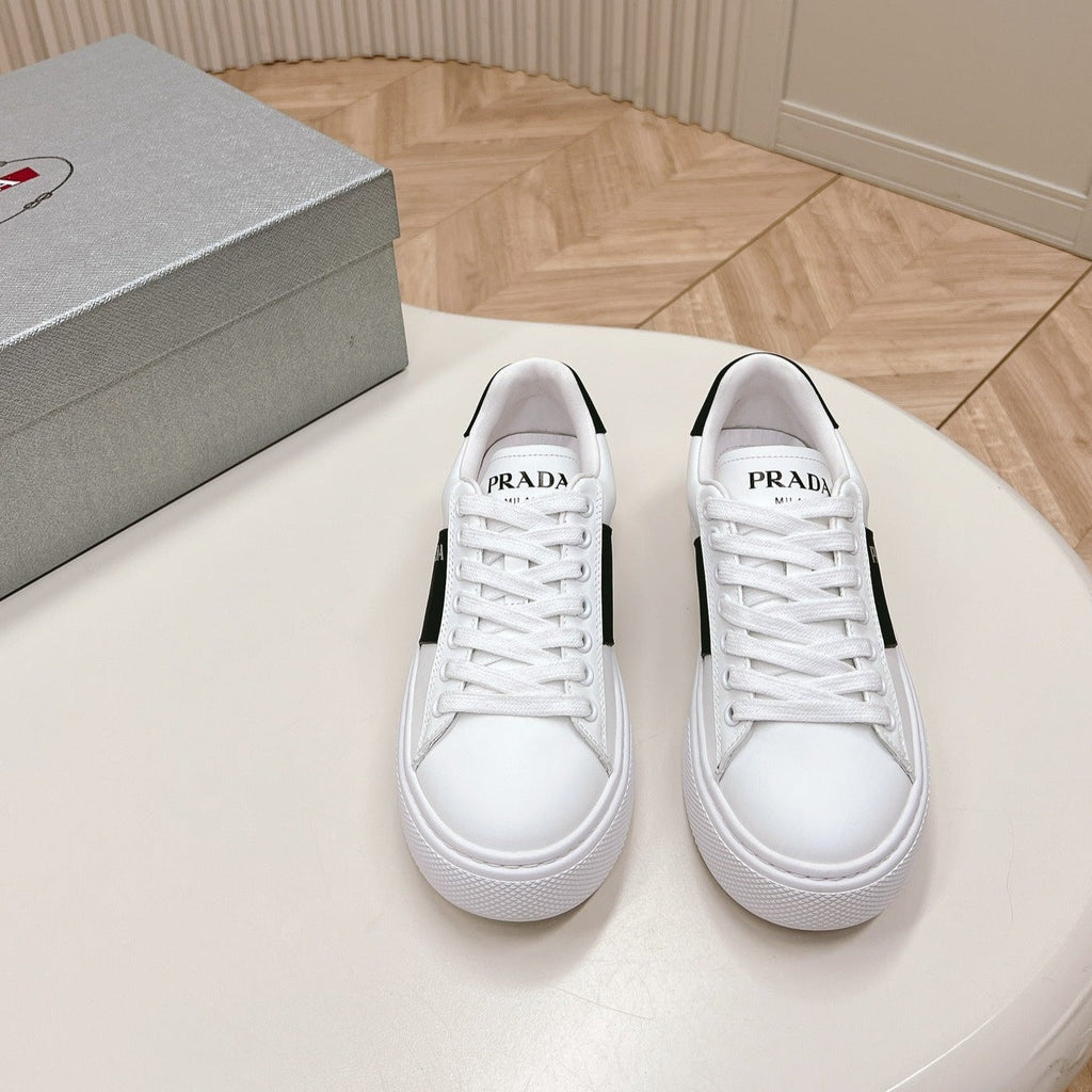 PRADA LEATHER LOGO OUTLET SNEAKERS BLACK AND WHITE CALFSKIN