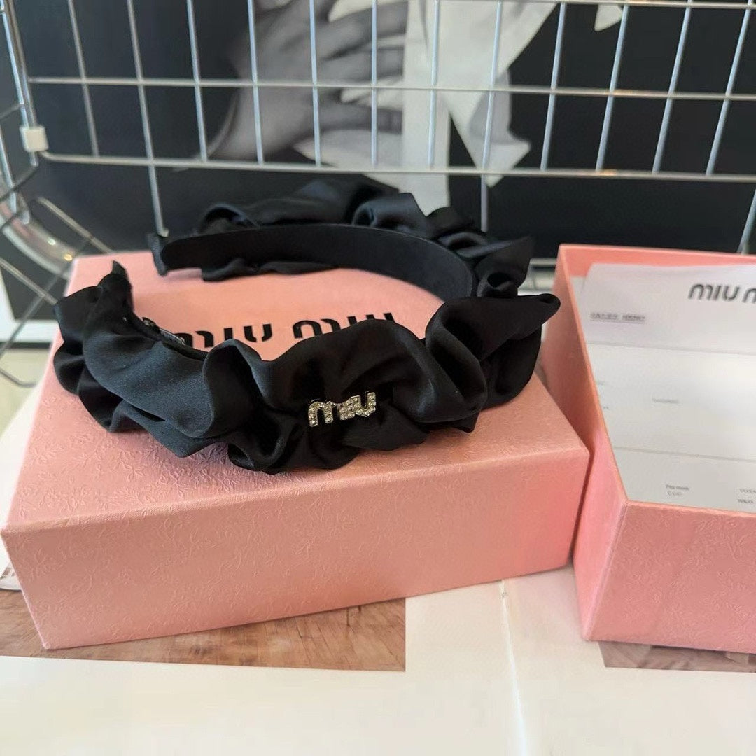 CRYSTAL LOGO HEADBAND IN BLACK WRINKLED SILK 412522