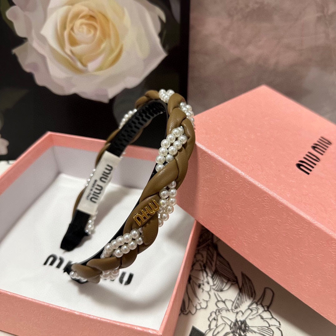 HEADBAND IN GOLDEN BROWN CALFSKIN MIX PEARL CHAIN 347679