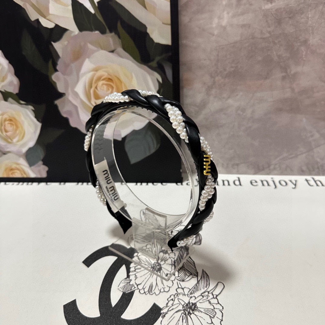 HEADBAND IN BLACK CALFSKIN MIX PEARL CHAIN 347680