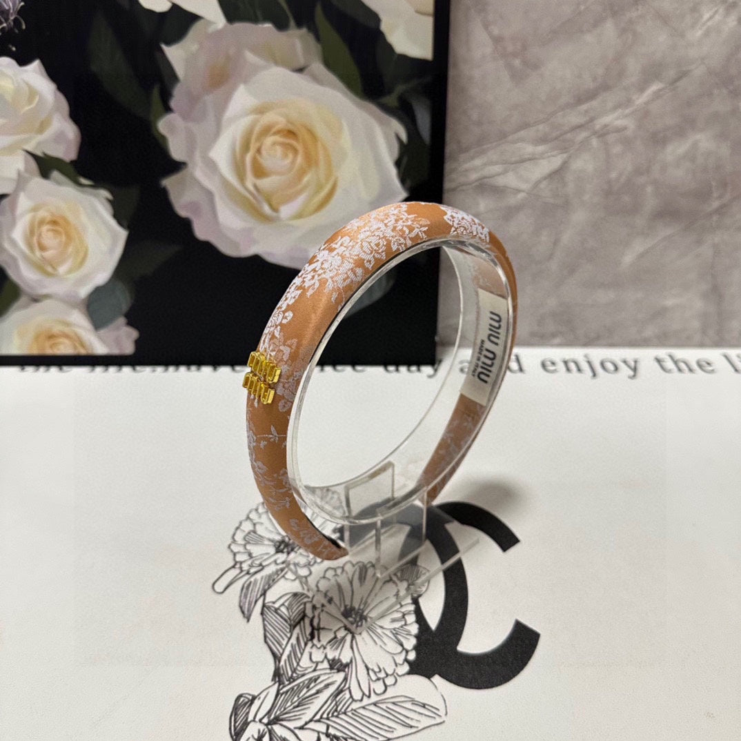 HEADBAND WITH GARNITURE PRINT IN TIGER EYE ORANGE SILK 432822