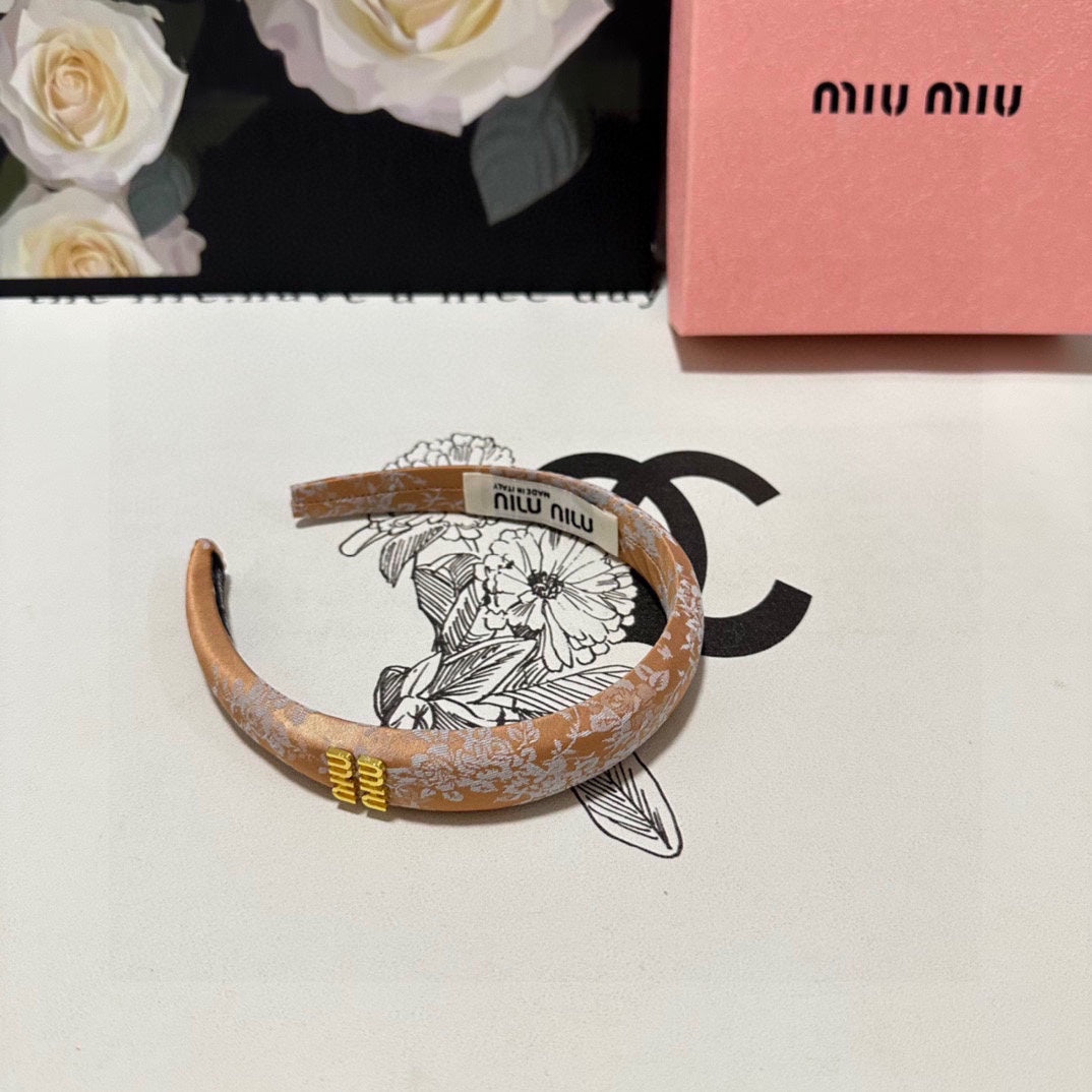 HEADBAND WITH GARNITURE PRINT IN TIGER EYE ORANGE SILK 432822