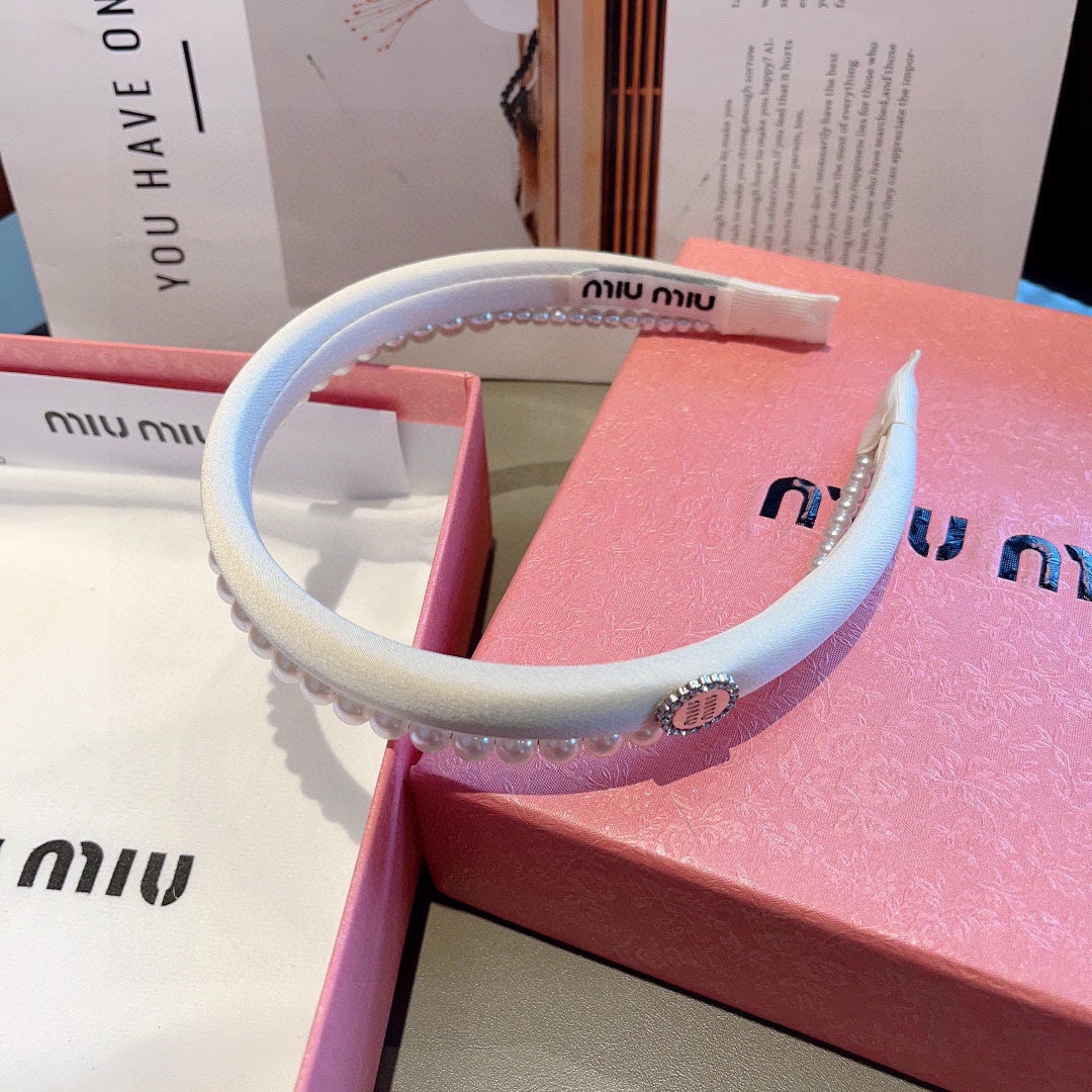 HAIR BAND IN WHITE COTTON ATTACHED PEARL CHAIN 418900