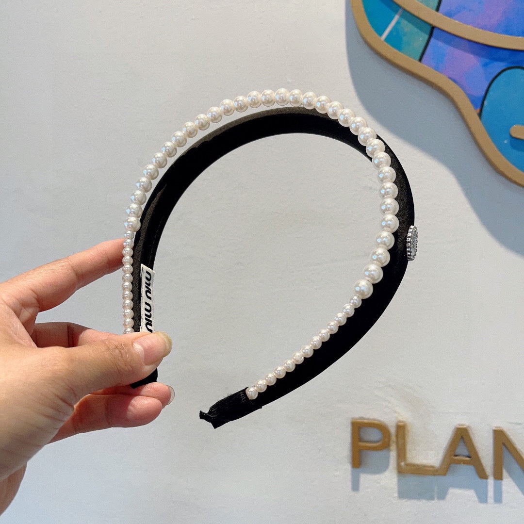 HAIR BAND IN BLACK COTTON ATTACHED PEARL CHAIN 418901