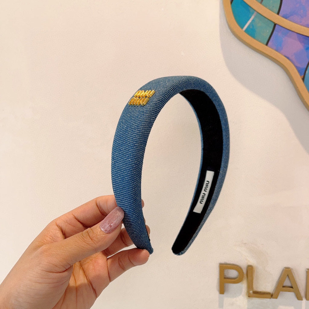 THICK HEADBAND IN AZURE BLUE DENIM GOLD LOGO 425464