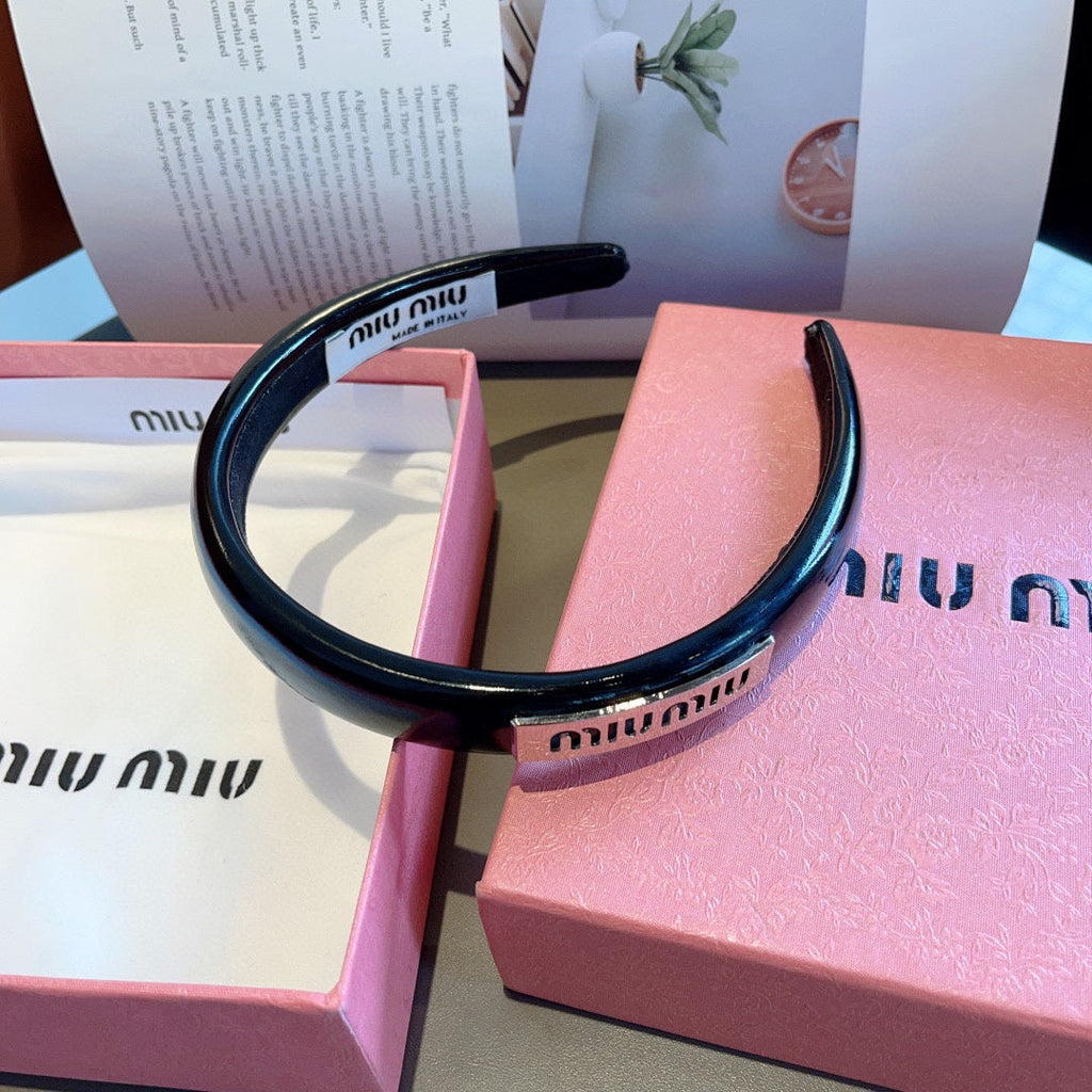HEADBAND IN BLACK PATENT CALFSKIN SILVER LOGO 427344