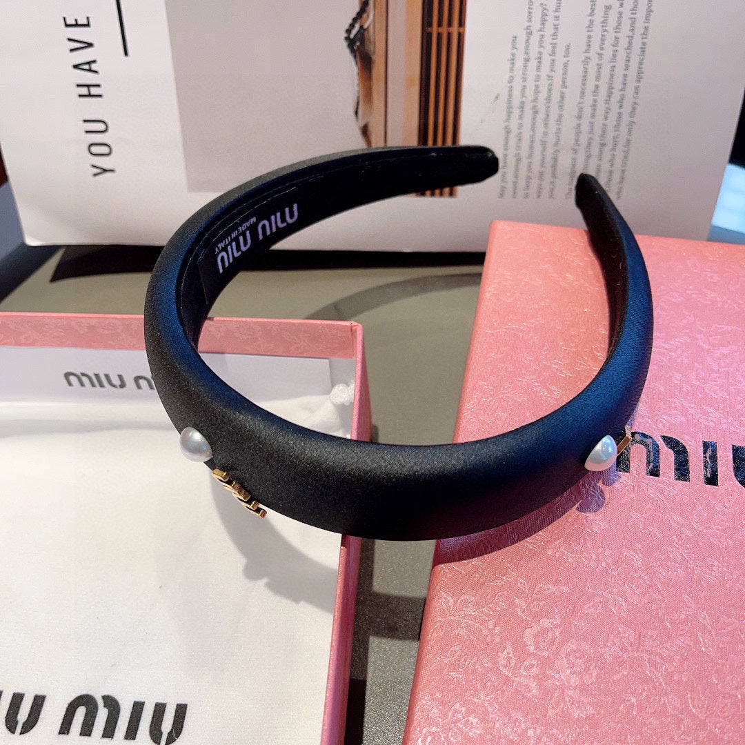 THICK HEADBAND ATTACHED PEARL IN BLACK SILK 429311