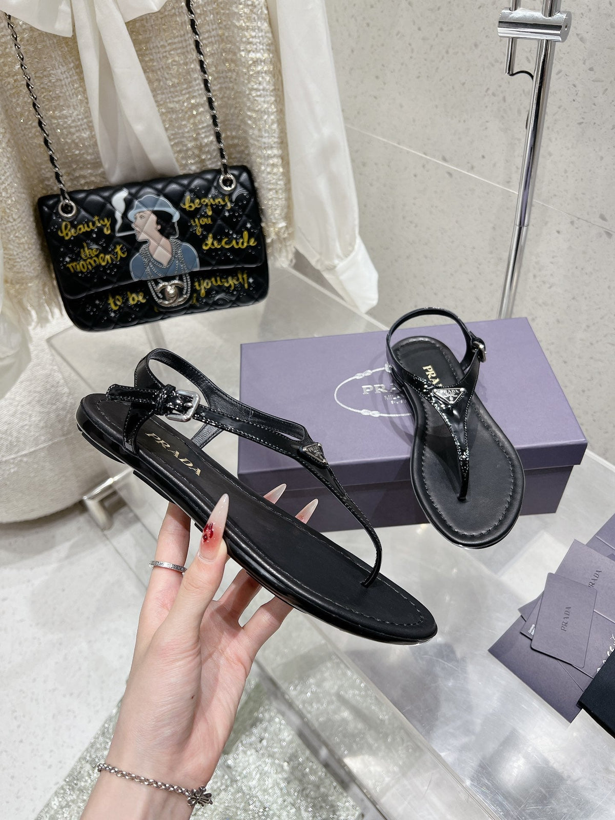 PRADA PATENT LEATHER THONG SANLS BLACK
