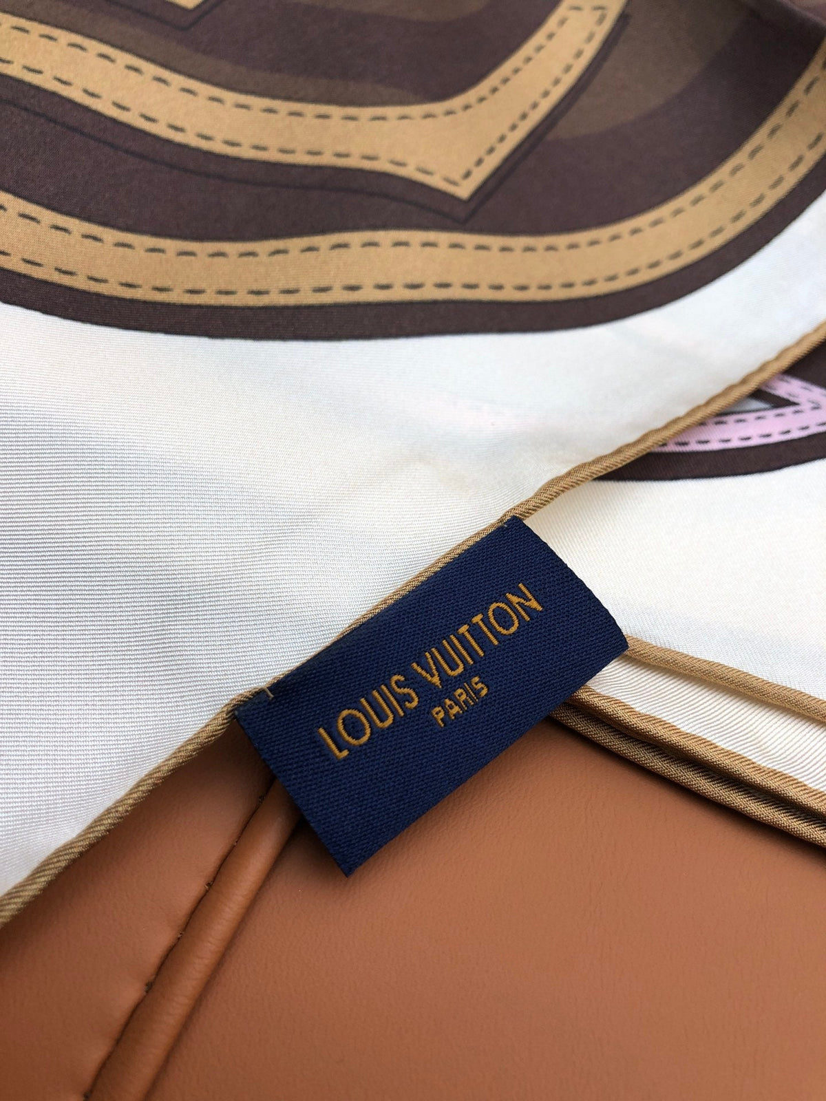 LOUIS VUITTON LV SCARF 90 CM IN SILK 704580