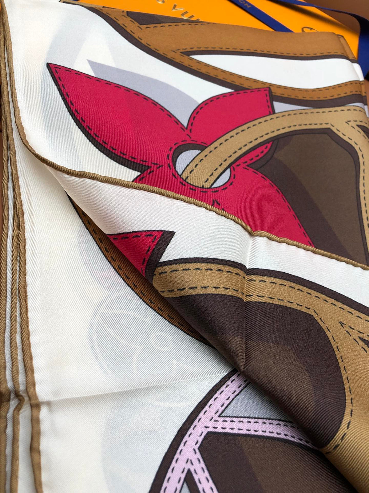 LOUIS VUITTON LV SCARF 90 CM IN SILK 704580