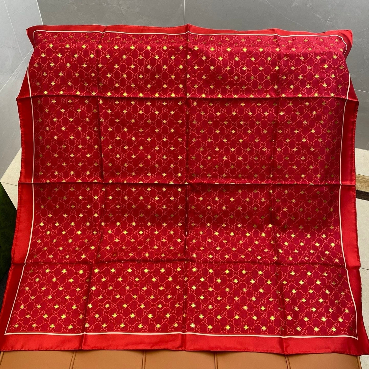 GUCCI 25S SCARF 90 IN SILK 709693