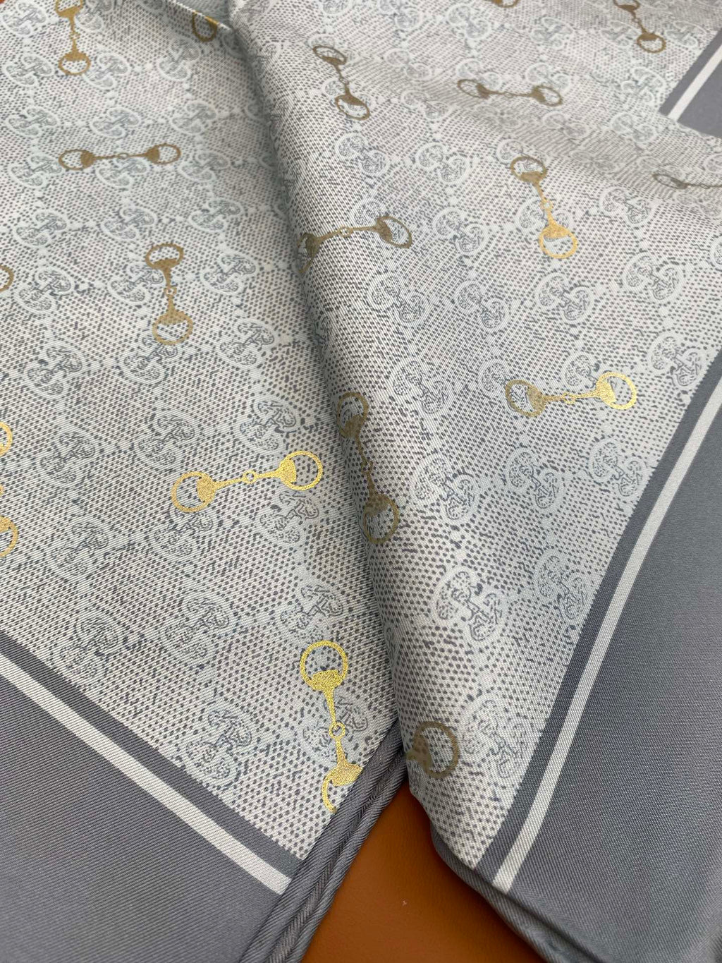 GUCCI 25S SCARF 90 IN SILK 718507