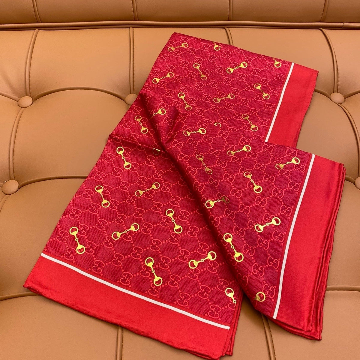 GUCCI 25S SCARF 90 IN SILK 718512