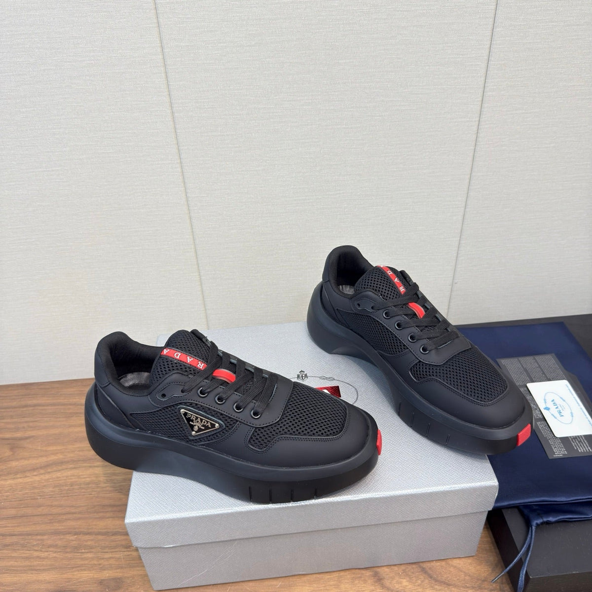 PRADA 25S SPORTY STYLE MEN SNEAKERS LOGO 45MM IN BLACK AND RED CALFSKIN
