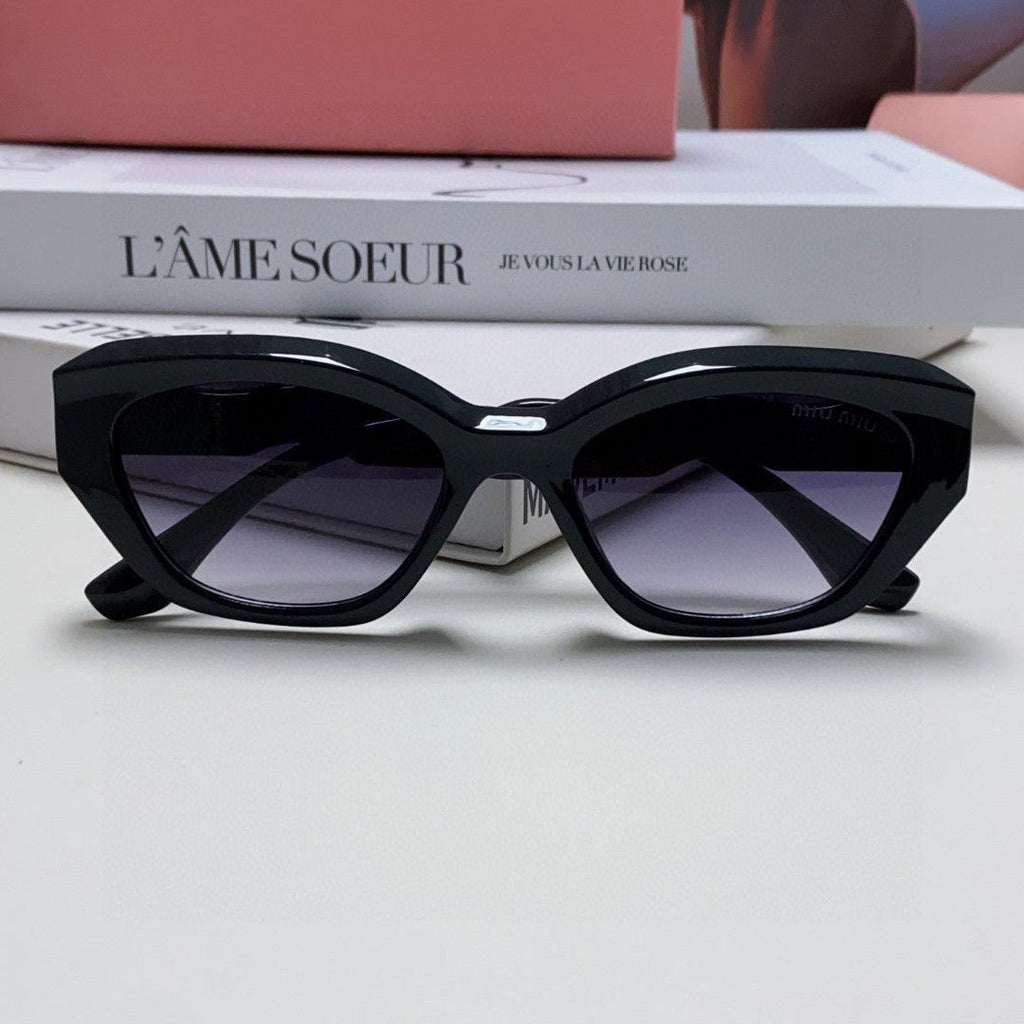 LOGO CAT EYE SUNGLASSES 513008 IN BLACK ACETATE WAVY FRAME