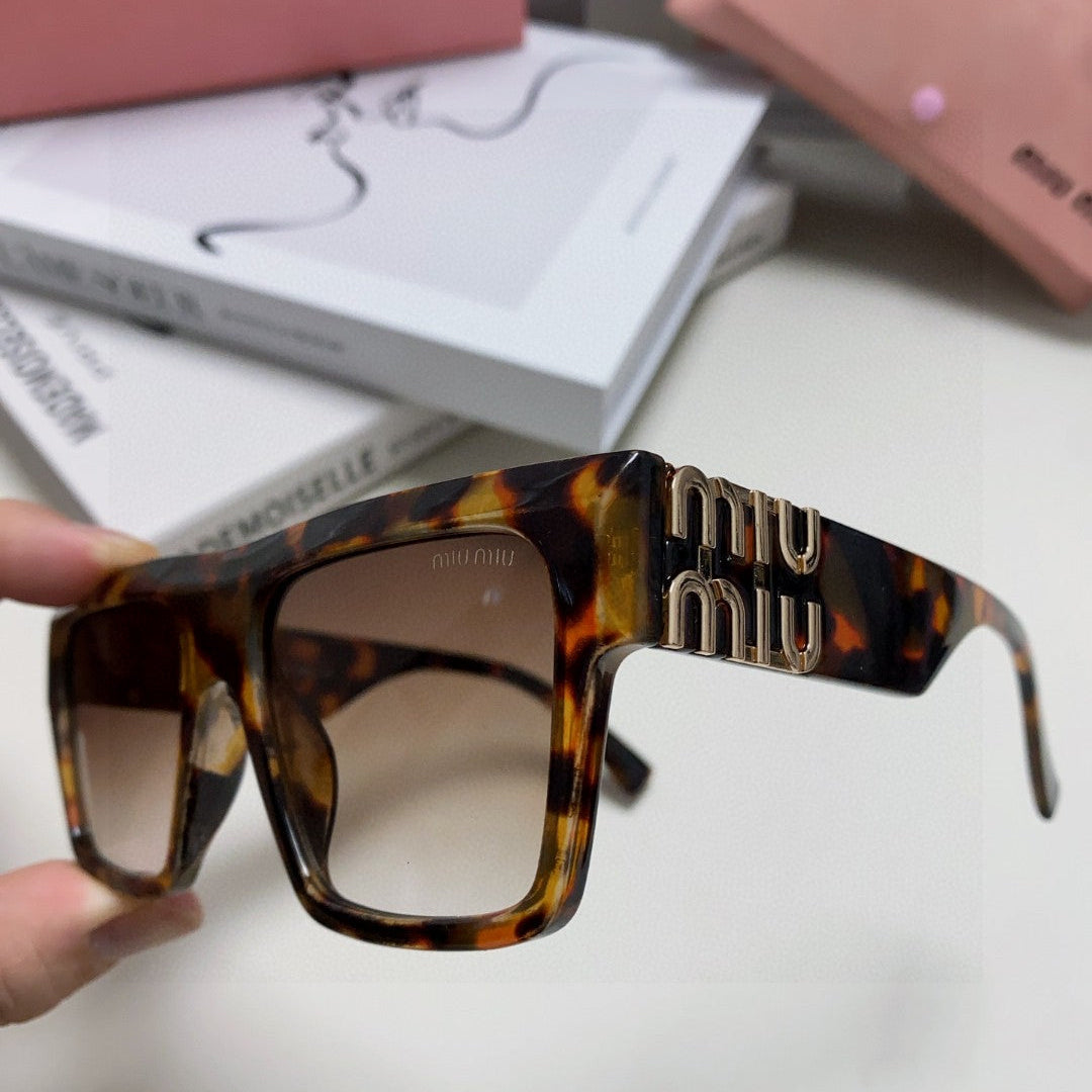 RUNWAY SQUARE SUNGLASSES 513009 IN HAVANA ACETATE